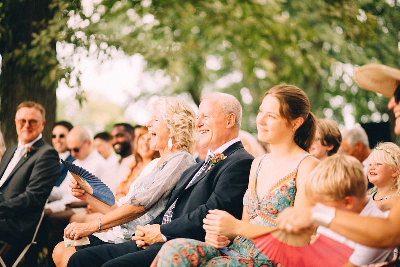 french bilingual Wedding celebrant Emmanuelle Ricard celebrating a french-english wedding in Bordeaux, France